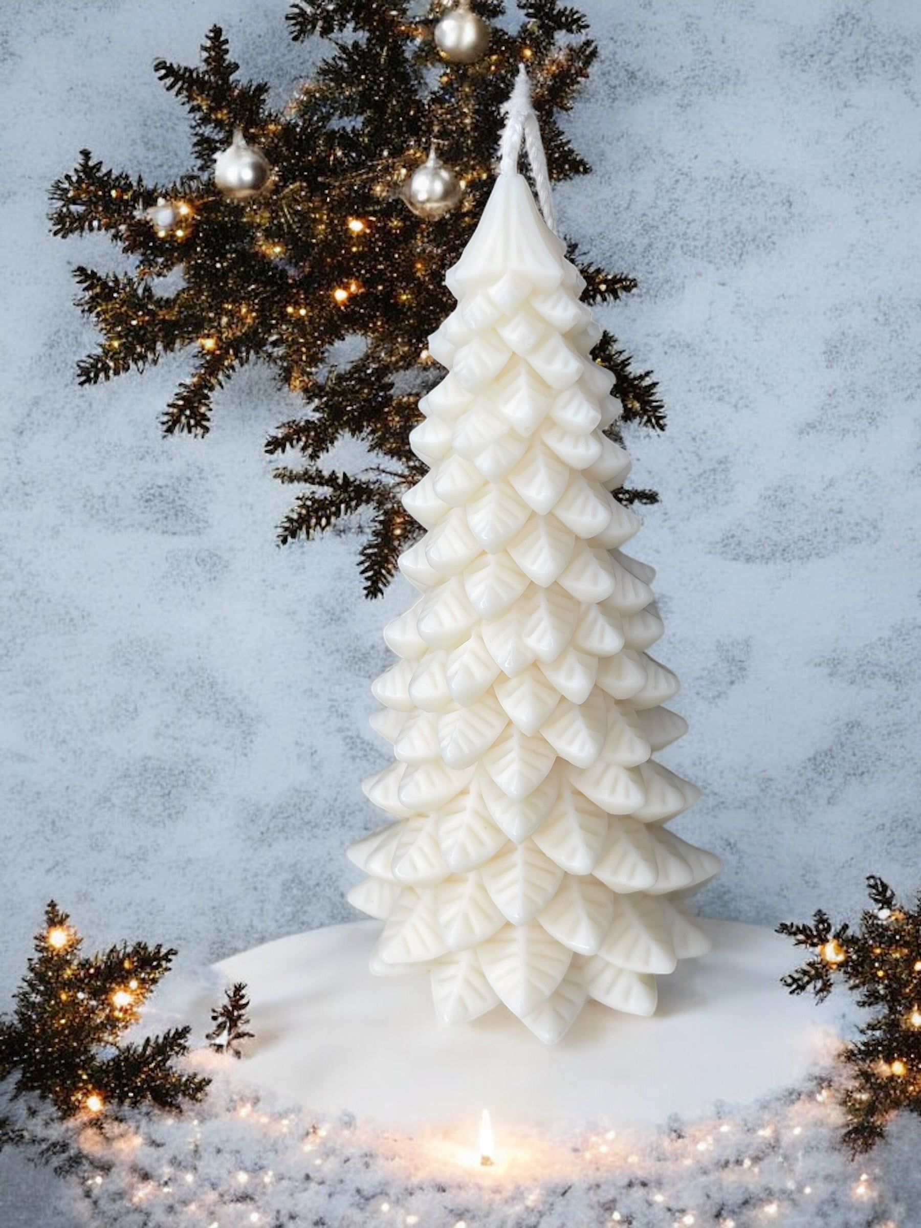 DECORATIVE CANDLE - LARGE LEAFY CHRISTMAS TREE