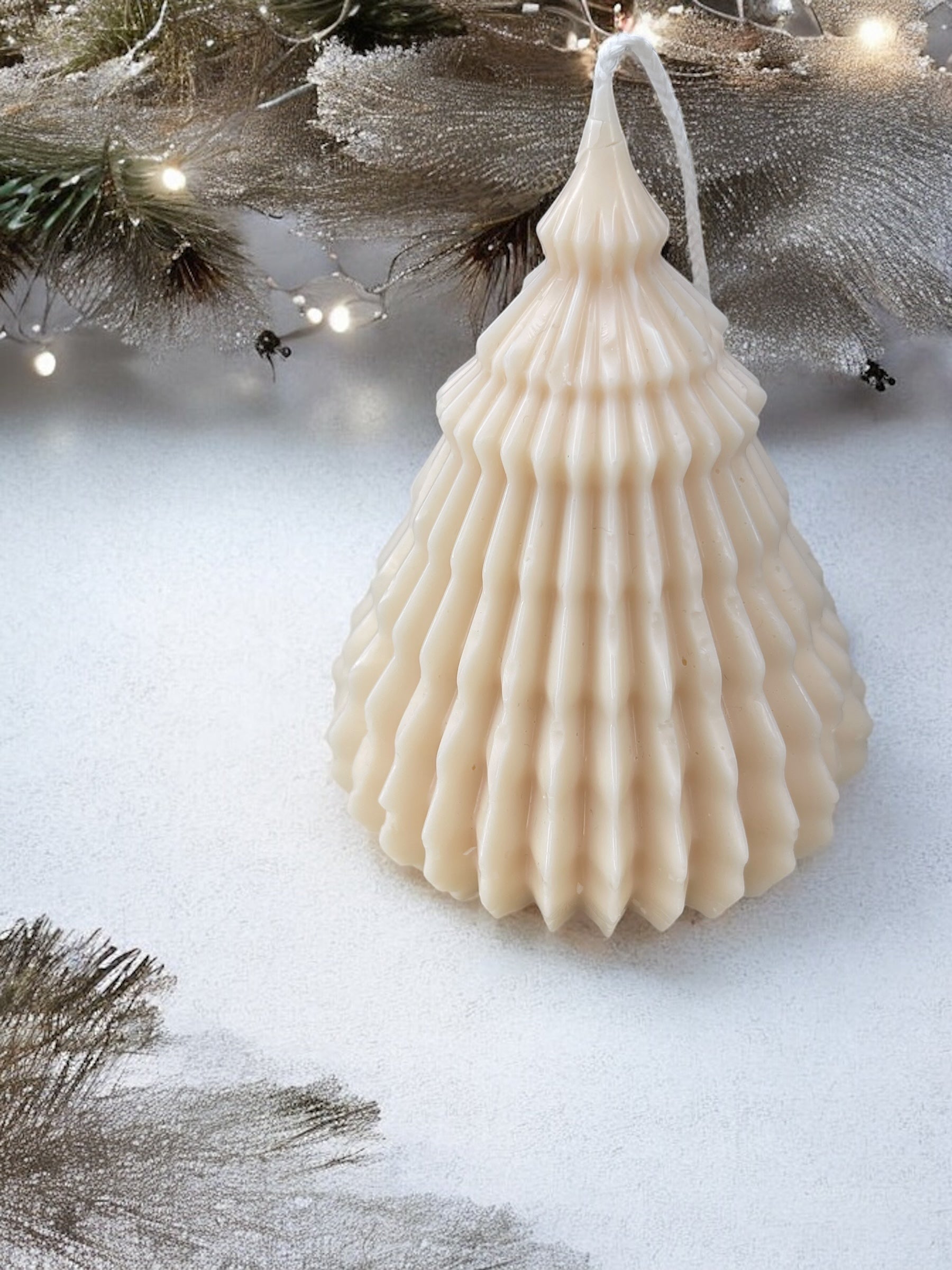 DECORATIVE CANDLE - LARGE RIBBED CHRISTMAS TREE